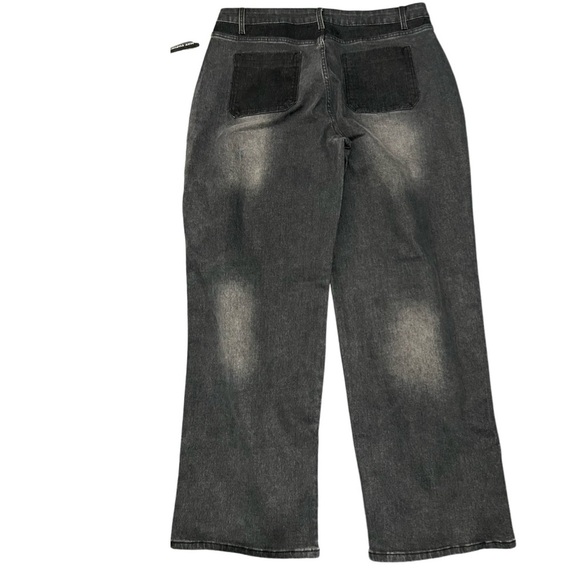 Hot Topic - Picture 4 of 7